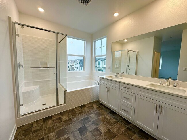 Building Photo - Brand-New Modern Home in Ontario – Solar Included!