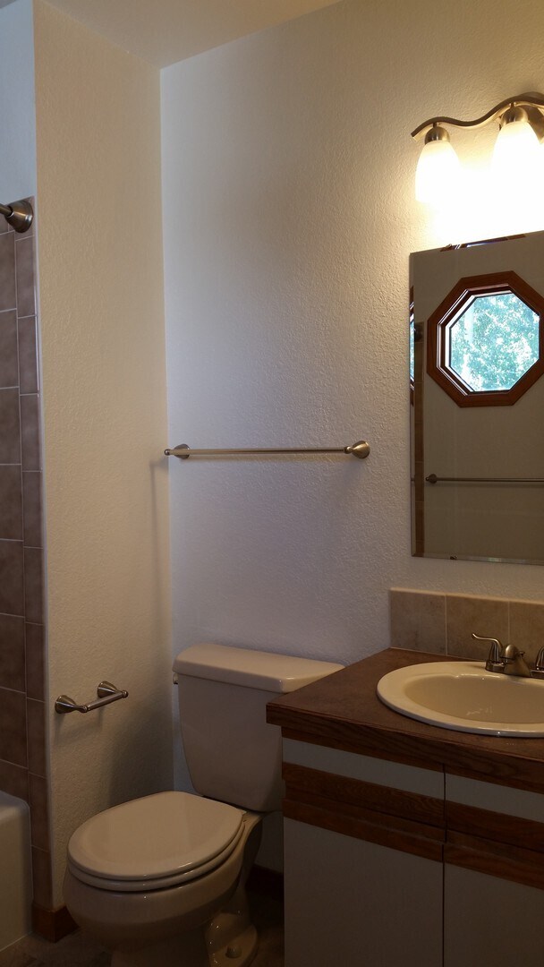Building Photo - Golf Course Townhome for Rent