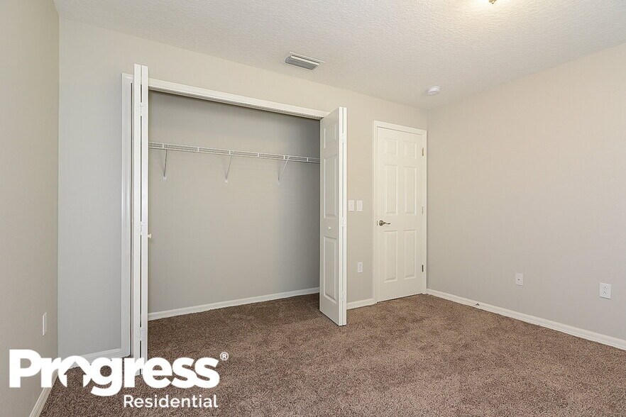 Building Photo - 925 Clearcreek Dr