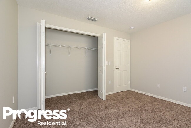 Building Photo - 925 Clearcreek Dr