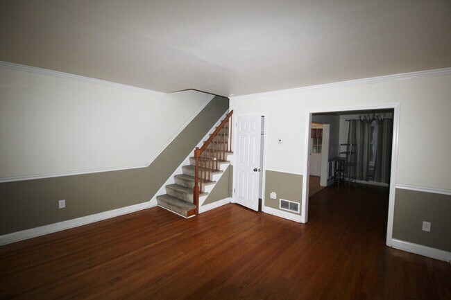 Building Photo - 2111 Redthorn Rd