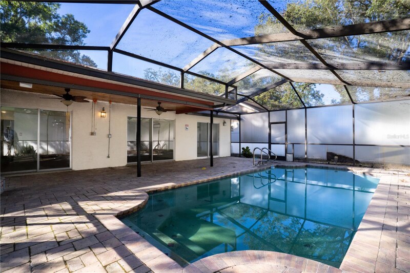 Building Photo - 1410 Club Dr