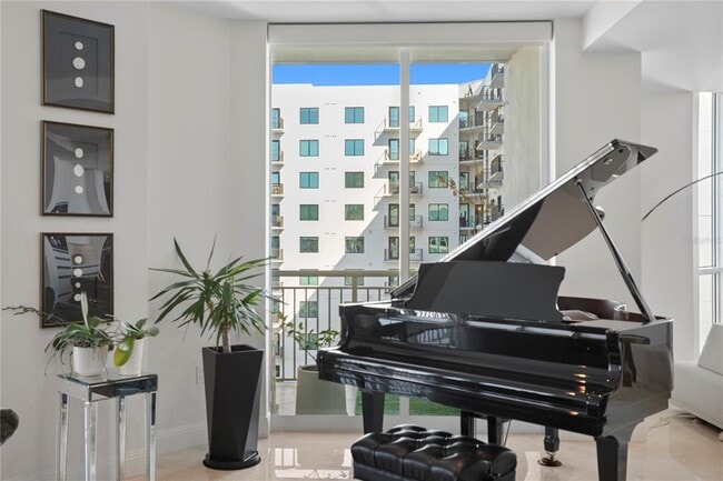 Building Photo - 450 Knights Run Ave