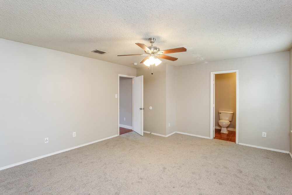 Building Photo - 4812 Waterford Dr