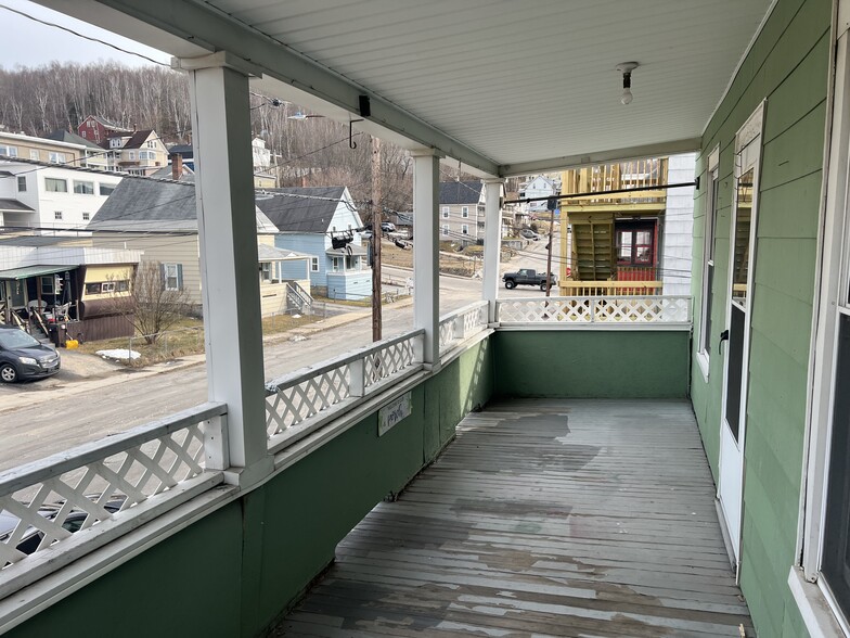 Building Photo - 627 Rockingham St