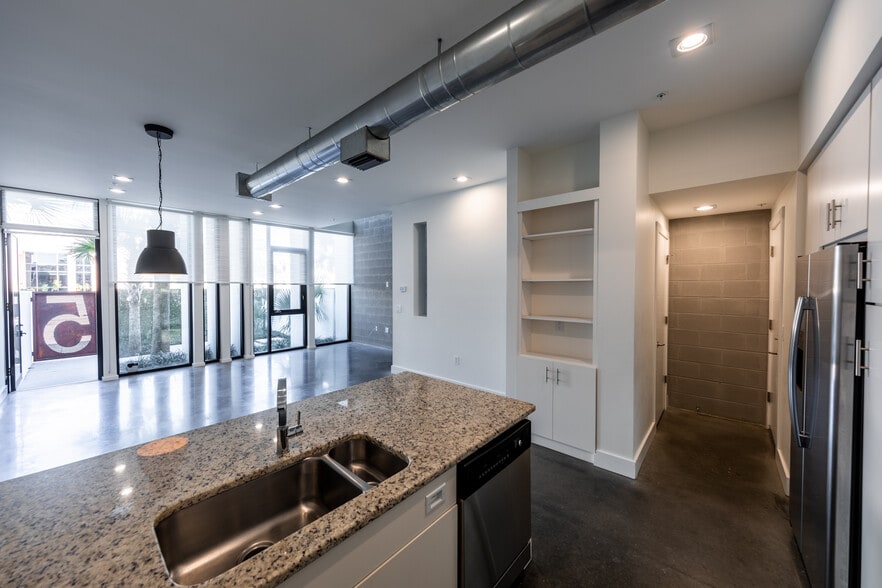 Building Photo - 154 2nd St SW