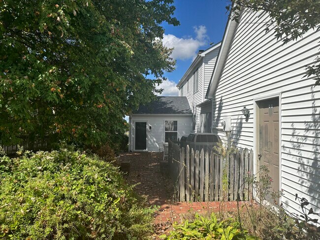 Building Photo - 3972 Perryville Rd