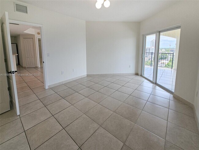 Building Photo - 1627 SW 37th Ave