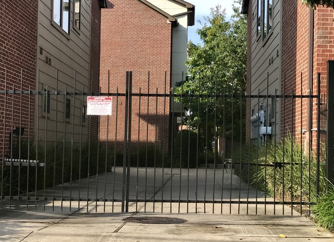 Building Photo - 2822 Leeland St