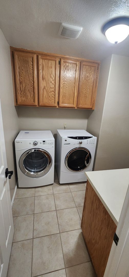 Building Photo - Spacious 4-Bedroom, 3-Bath Home for Rent in Elk Grove!