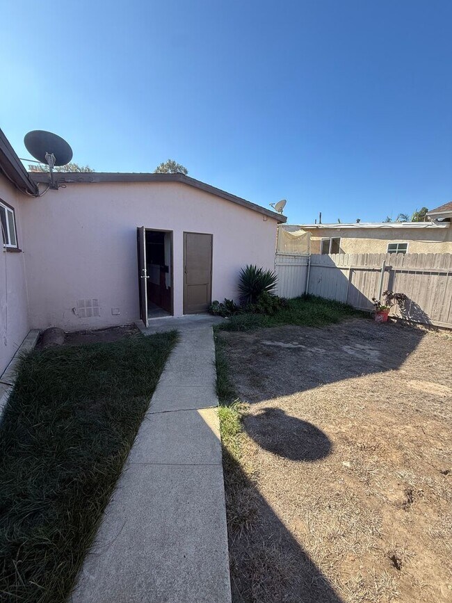 Building Photo - 4470