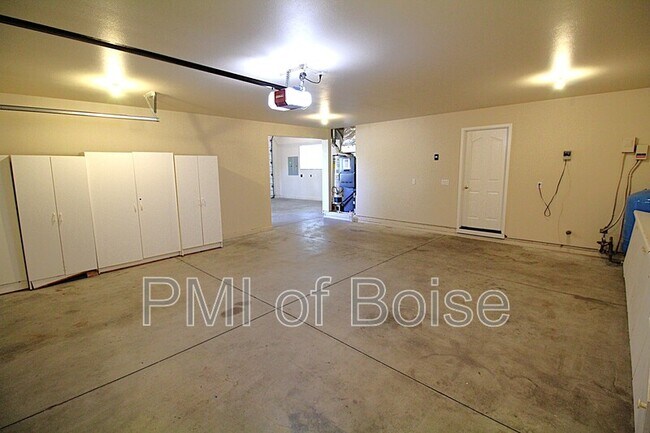 Building Photo - 85 S Linder Rd