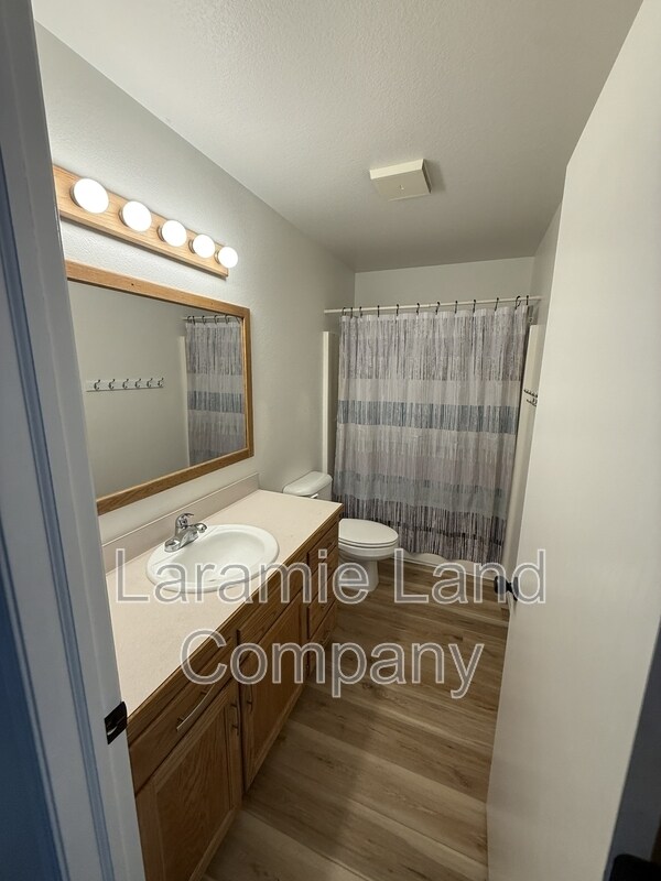 Building Photo - 1736 Sanders Dr