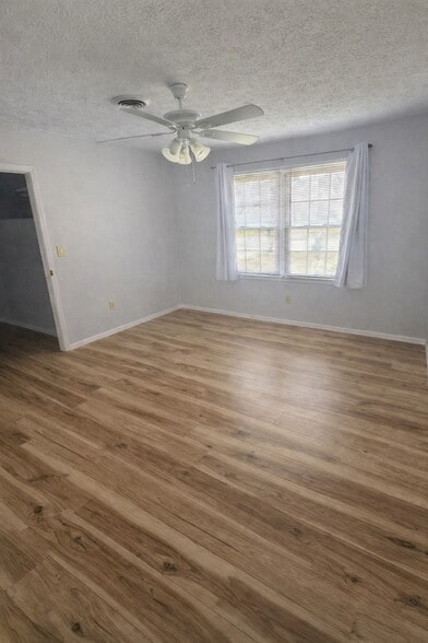 Building Photo - 730 Bradley Dr