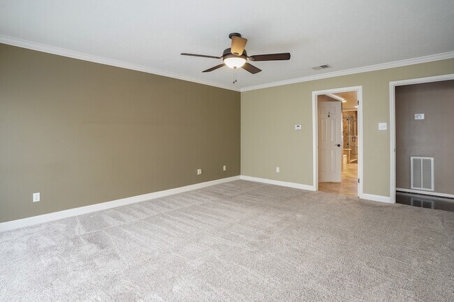 Building Photo - 2108 Lakeway Dr