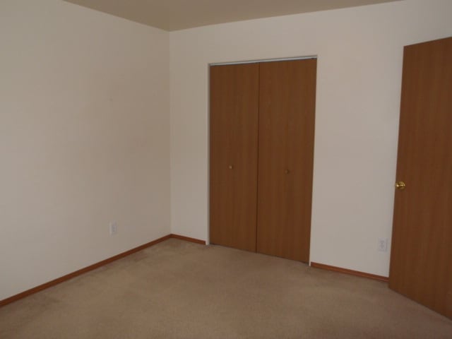 Building Photo - Duplex with detached garage