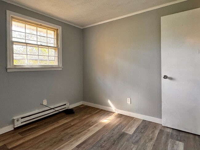 Building Photo - 1506 6th St SE