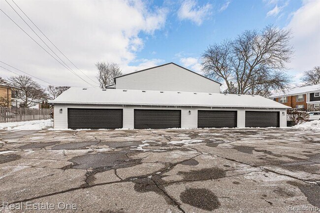 Building Photo - 31085 Pheasant Run St