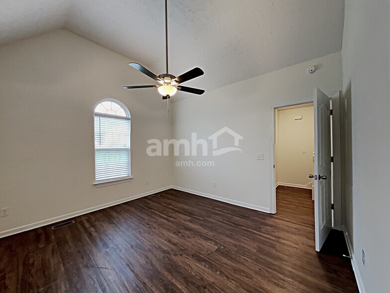 Building Photo - 1721 N Cove