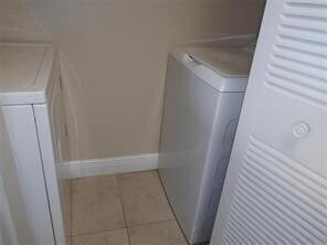 Building Photo - 1227 SW 46th Ave