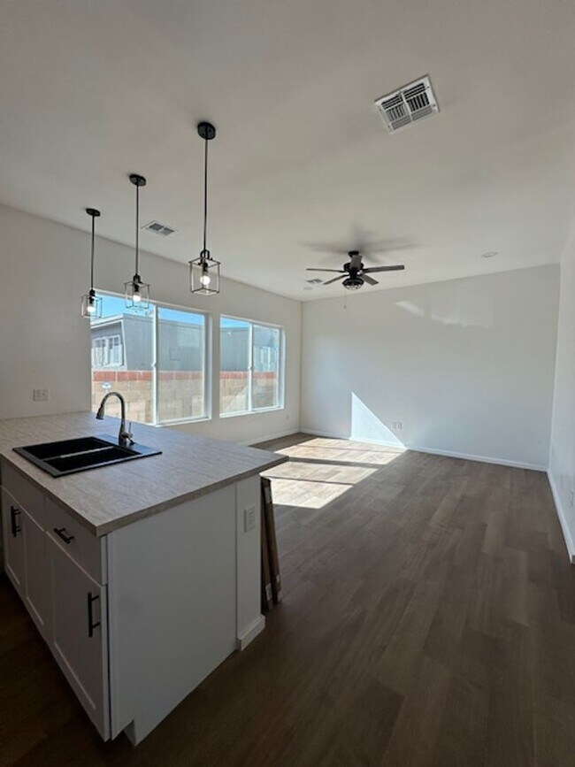Building Photo - 5022 S 35th Ave