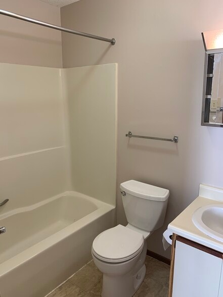 Building Photo - 139 N Terrace Ave