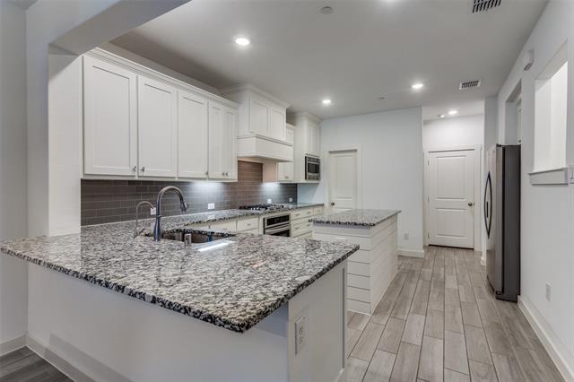 Building Photo - 2728 Shelby Dr