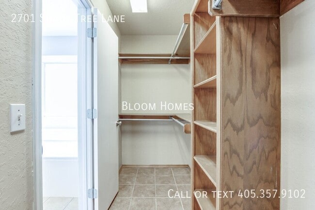 Building Photo - 2701 Shady Tree Ln