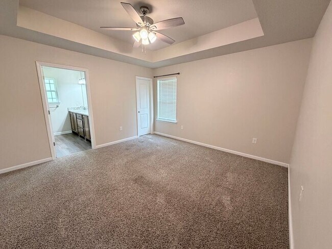 Building Photo - 5890 Daffodil Dr