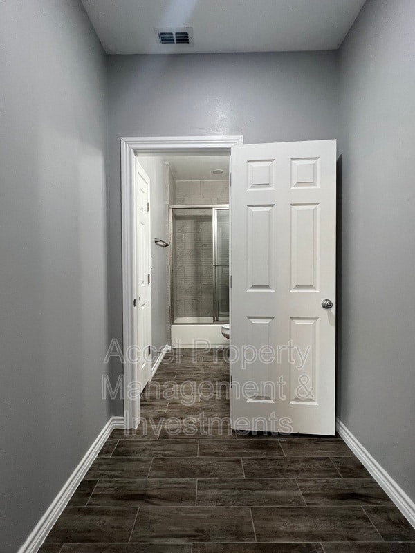 Building Photo - 5909 Puffin Ave