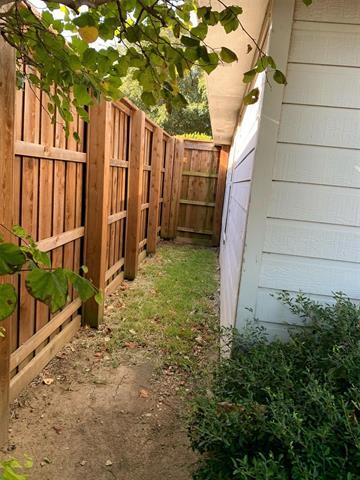 Building Photo - 827 Savage Dr
