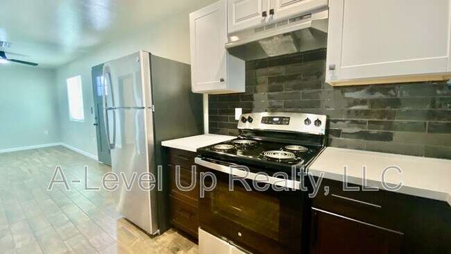 Building Photo - 2341 S 3rd Ave