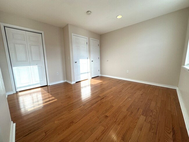 Building Photo - Gorgeous 2-Bedroom Townhome in the Heart of Olde Richmond! Available NOW!