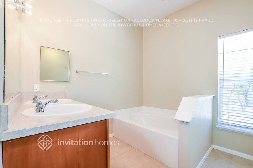 Building Photo - 371 Pebble Ct