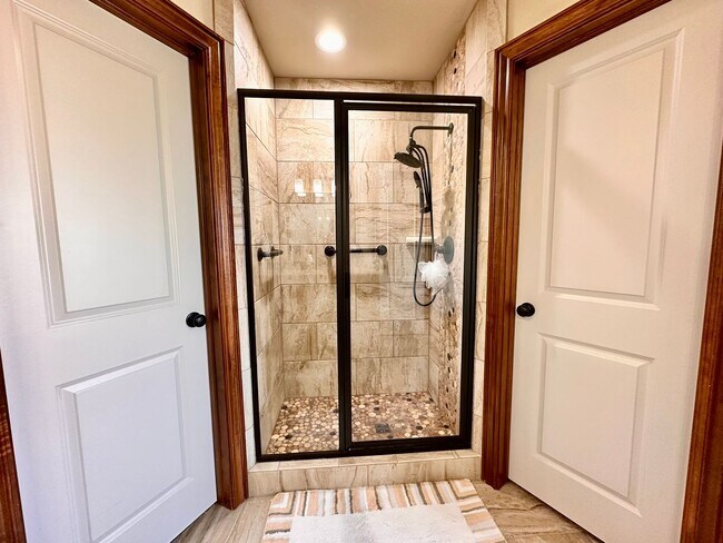 Building Photo - 3 bed, 2 bath home in Moore - Move in Deposit-Free! (If Qualified)