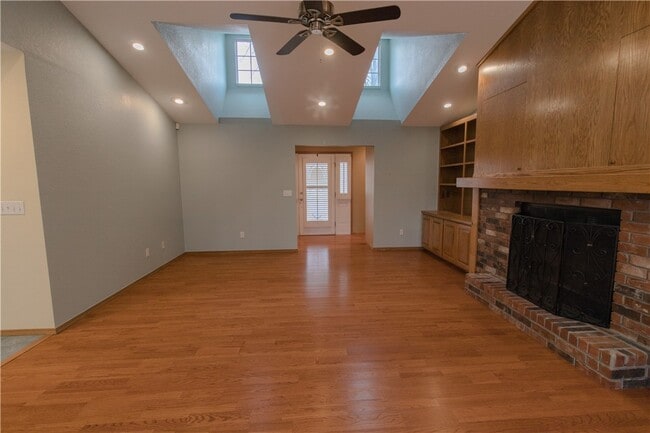 Building Photo - 903 Red Fox Cir