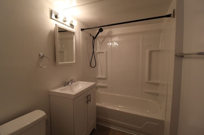 Building Photo - 1 Bedroom 1 Bath House Near KU Med & Westport