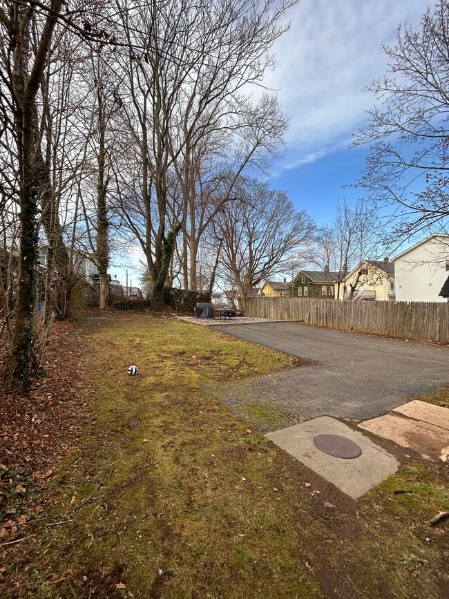 Building Photo - 50 Howe St