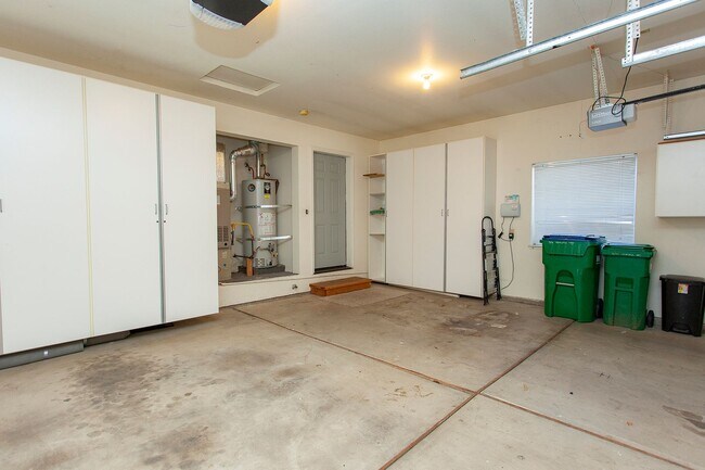 Building Photo - 3654 Hemlock Way