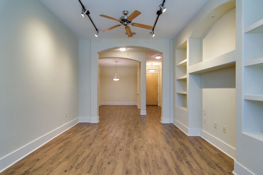 Building Photo - 2600 Hillsboro Pike