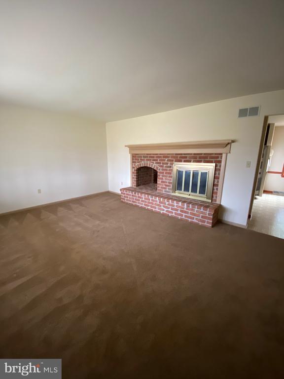 Building Photo - 11 Creeks Edge Rd