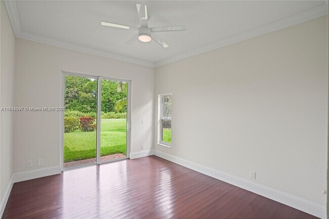 Building Photo - 720 Cypress Pointe Dr W