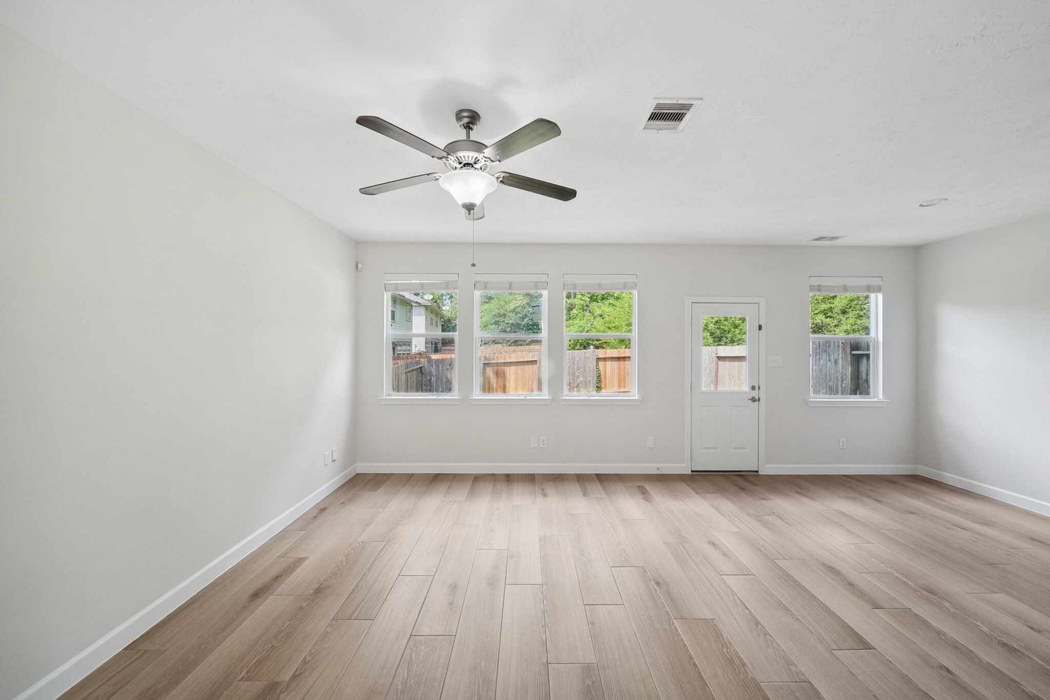 Building Photo - 10 Fairlee Ct