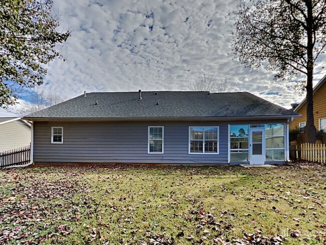 Building Photo - 815 Chatham Park Dr SW