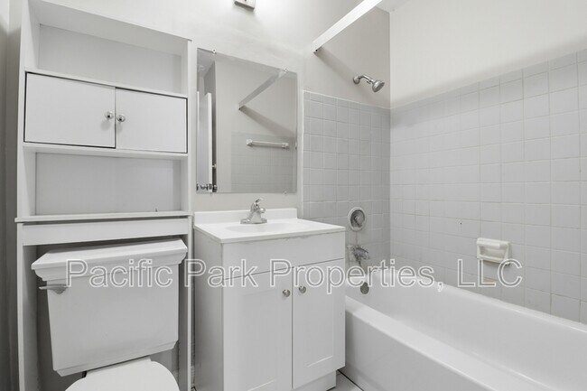 Building Photo - 3939 Esquire Pl