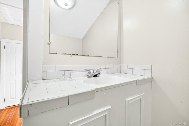 Building Photo - 41 Saratoga Ave