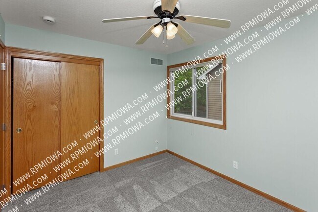 Building Photo - 8912 Highland Oaks Dr