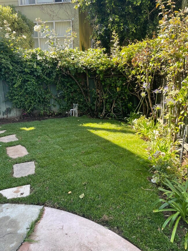 Building Photo - 11688 Bellagio Rd