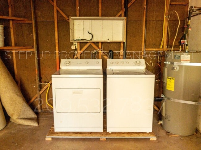 Building Photo - Outstanding 3 Bed 2 Bath near Downtown Son...