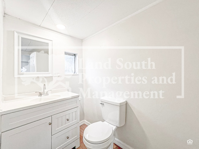 Building Photo - 3311 J Rd